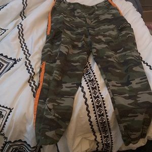 Slightly distressed Camo Cargo Pants Size LG